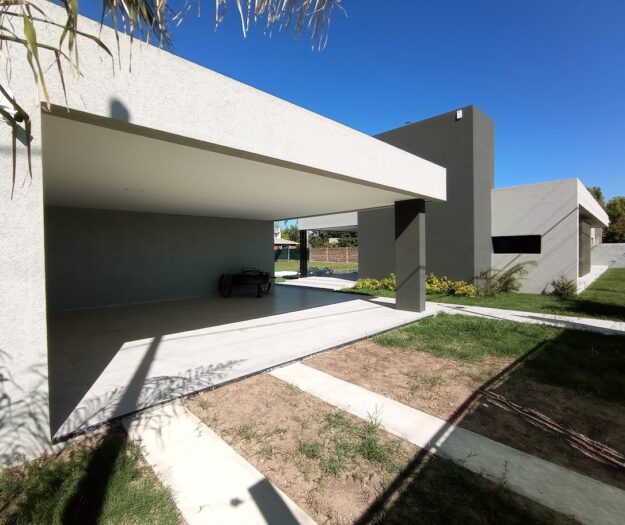 VIVIENDA Y QUINCHO FM