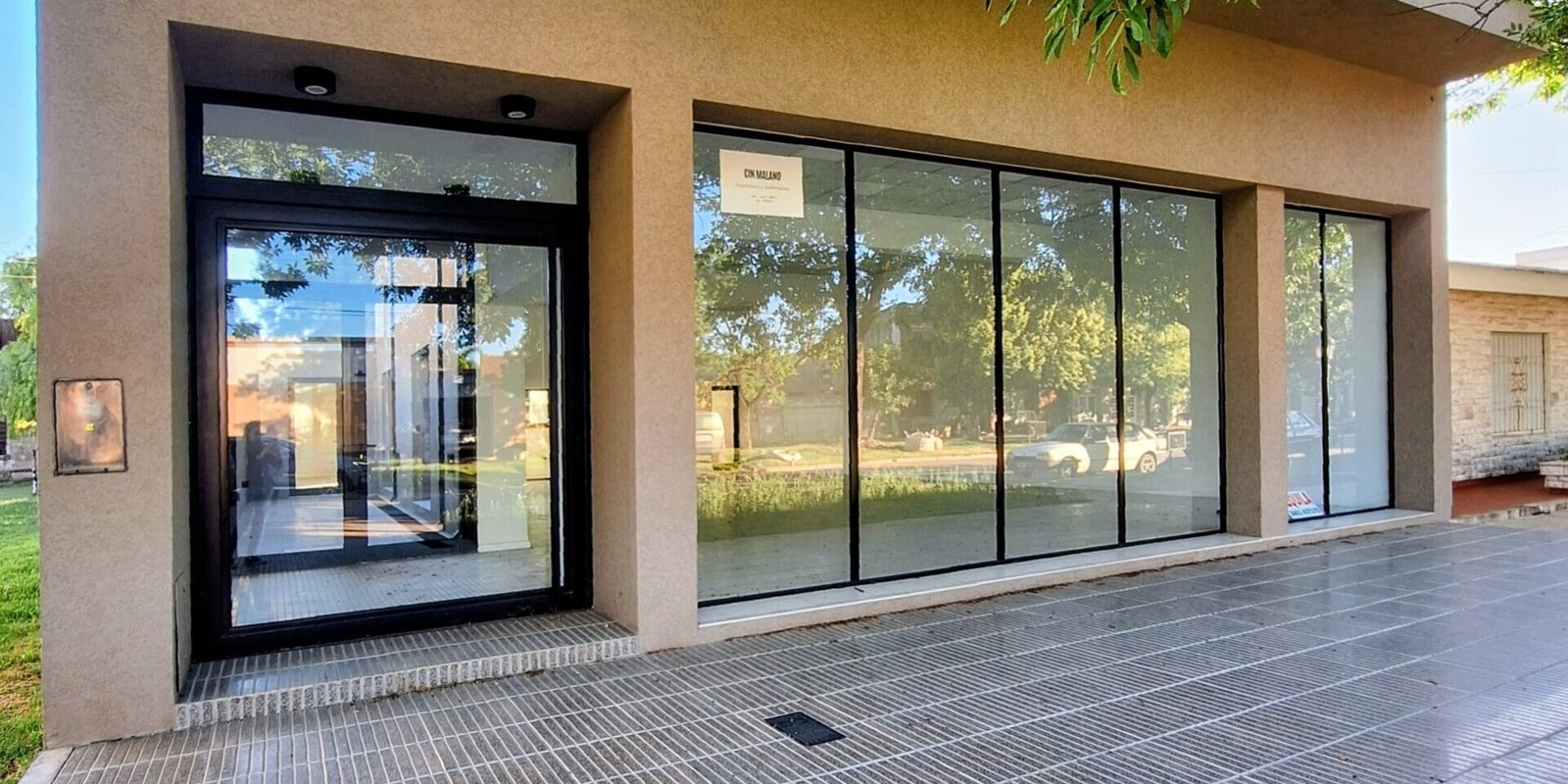 SALÓN COMERCIAL